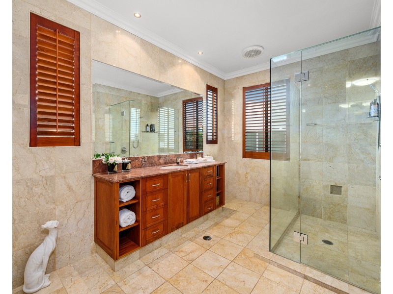 48 The Peninsula, Sovereign Islands QLD 4216
