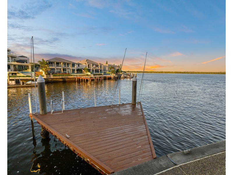 48 The Peninsula, Sovereign Islands QLD 4216