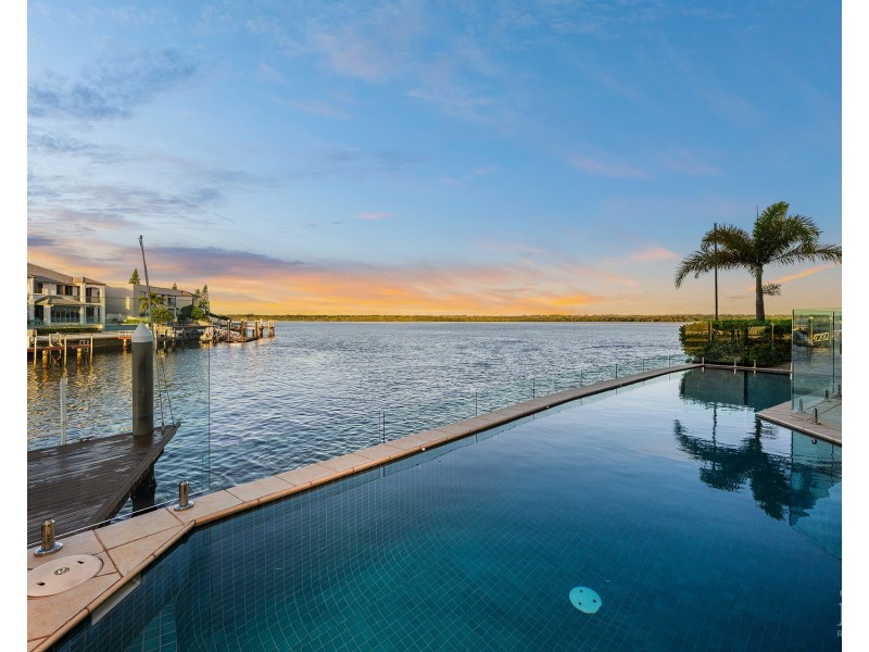 48 The Peninsula, Sovereign Islands QLD 4216