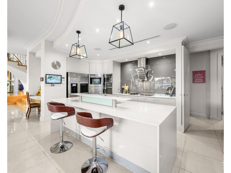 21-23 The Peninsula, Sovereign Islands QLD 4216