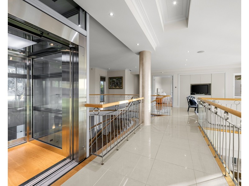 21-23 The Peninsula, Sovereign Islands QLD 4216