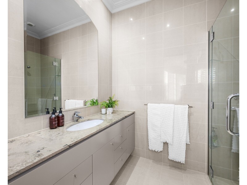 21-23 The Peninsula, Sovereign Islands QLD 4216