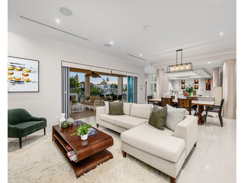 21-23 The Peninsula, Sovereign Islands QLD 4216