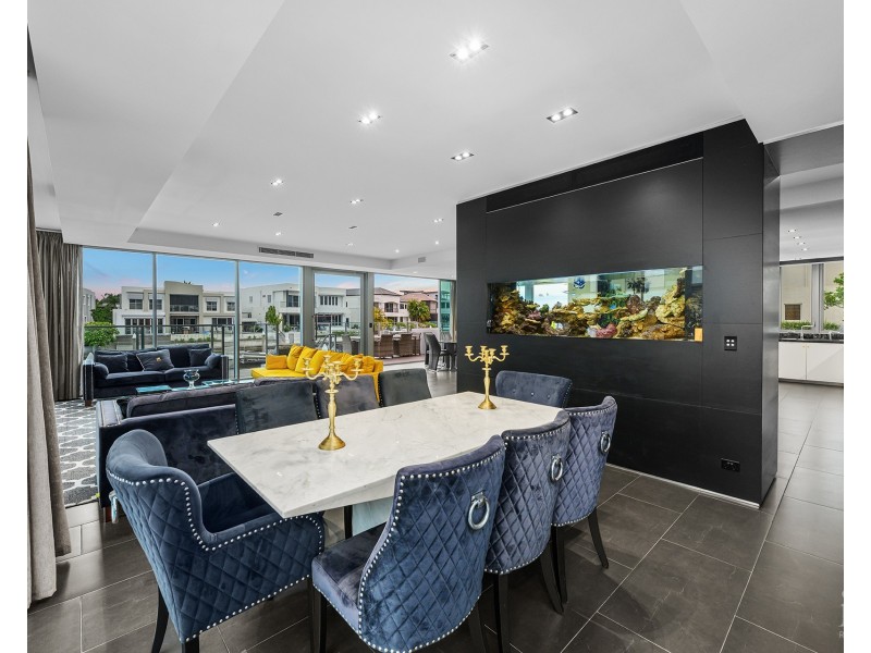 12 Knightsbridge Parade West, Sovereign Islands QLD 4216