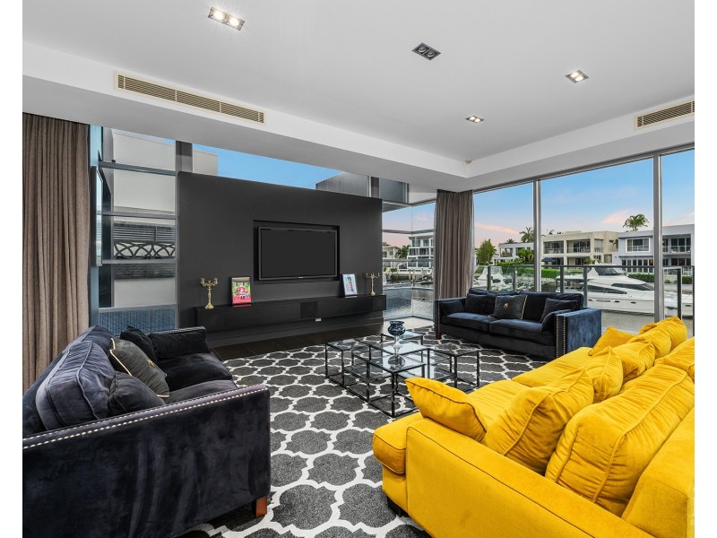 12 Knightsbridge Parade West, Sovereign Islands QLD 4216