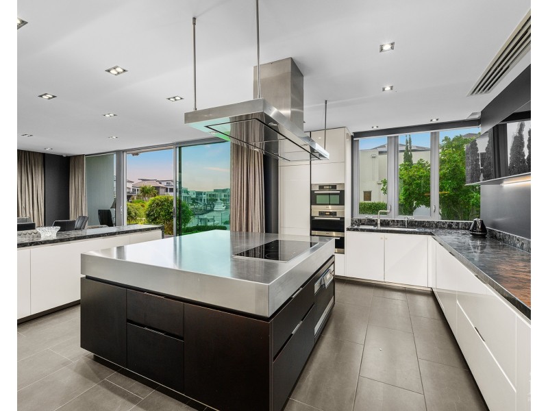 12 Knightsbridge Parade West, Sovereign Islands QLD 4216