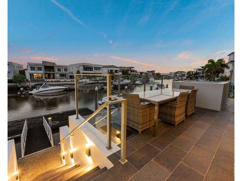 12 Knightsbridge Parade West, Sovereign Islands QLD 4216