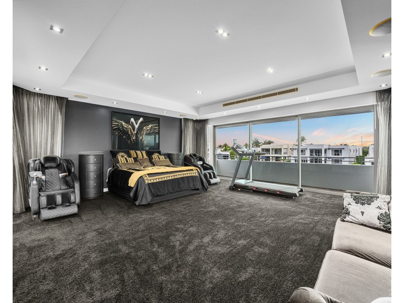 12 Knightsbridge Parade West, Sovereign Islands QLD 4216