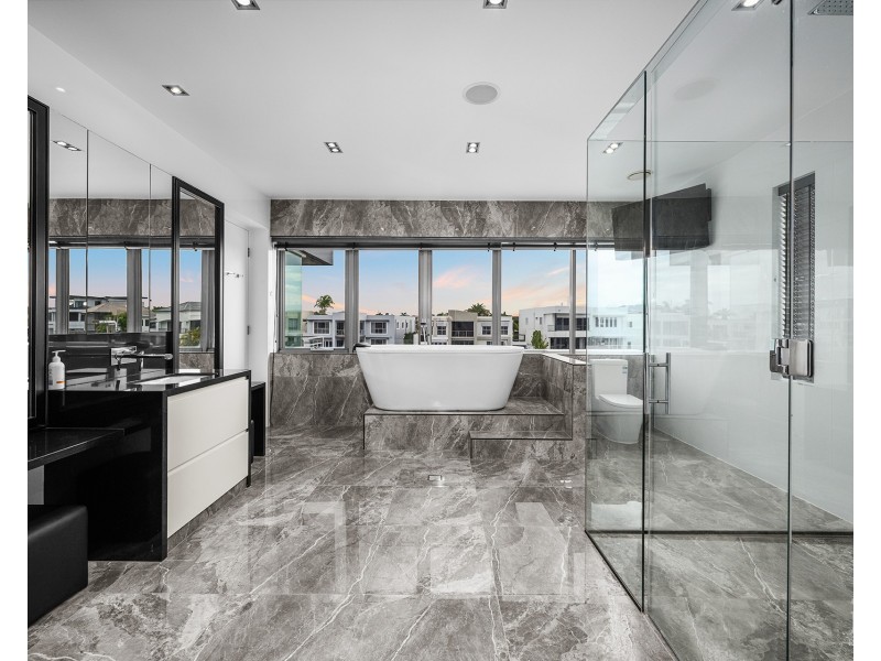 12 Knightsbridge Parade West, Sovereign Islands QLD 4216