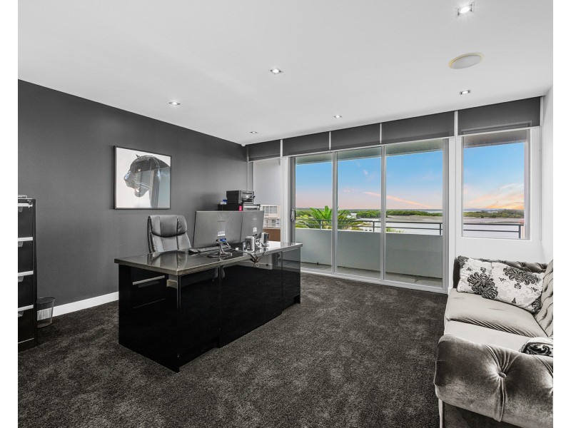 12 Knightsbridge Parade West, Sovereign Islands QLD 4216