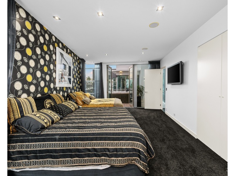12 Knightsbridge Parade West, Sovereign Islands QLD 4216