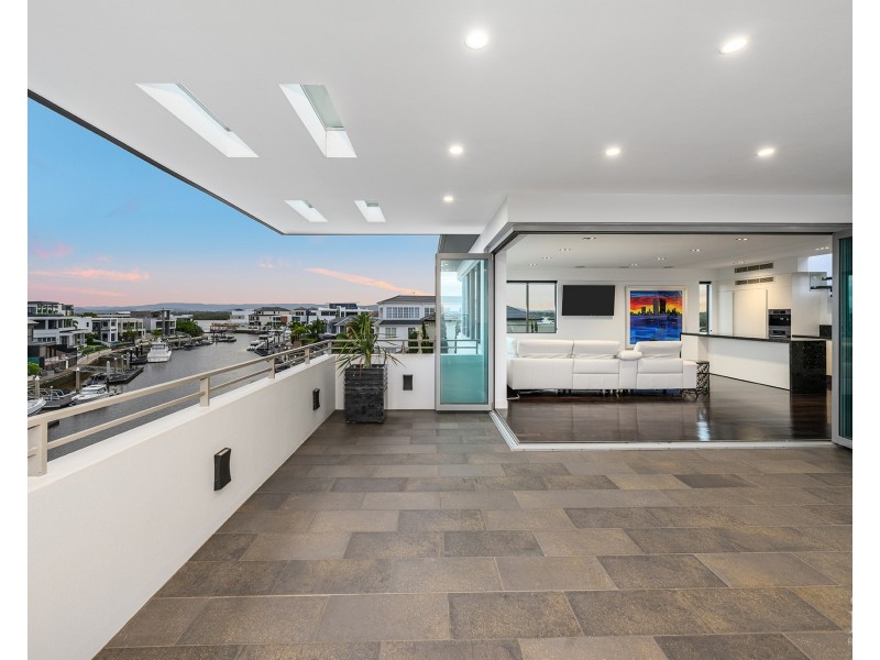 12 Knightsbridge Parade West, Sovereign Islands QLD 4216