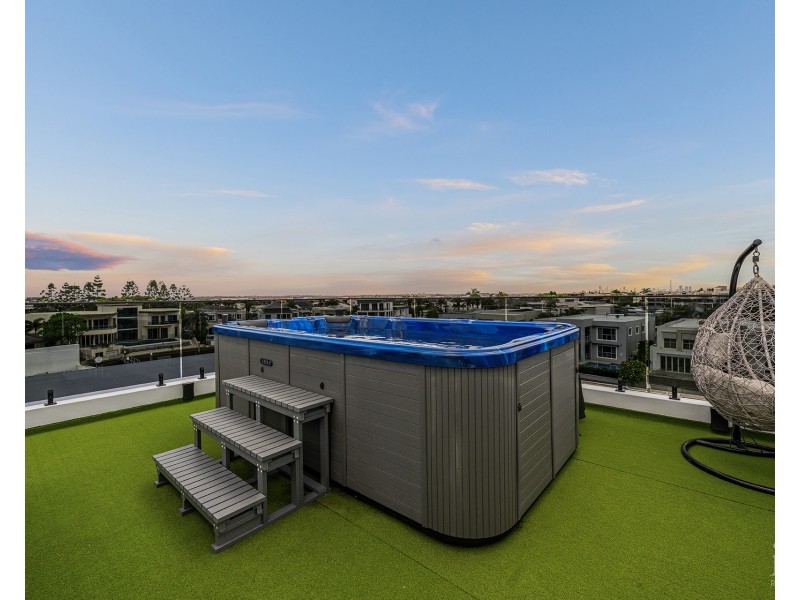 12 Knightsbridge Parade West, Sovereign Islands QLD 4216