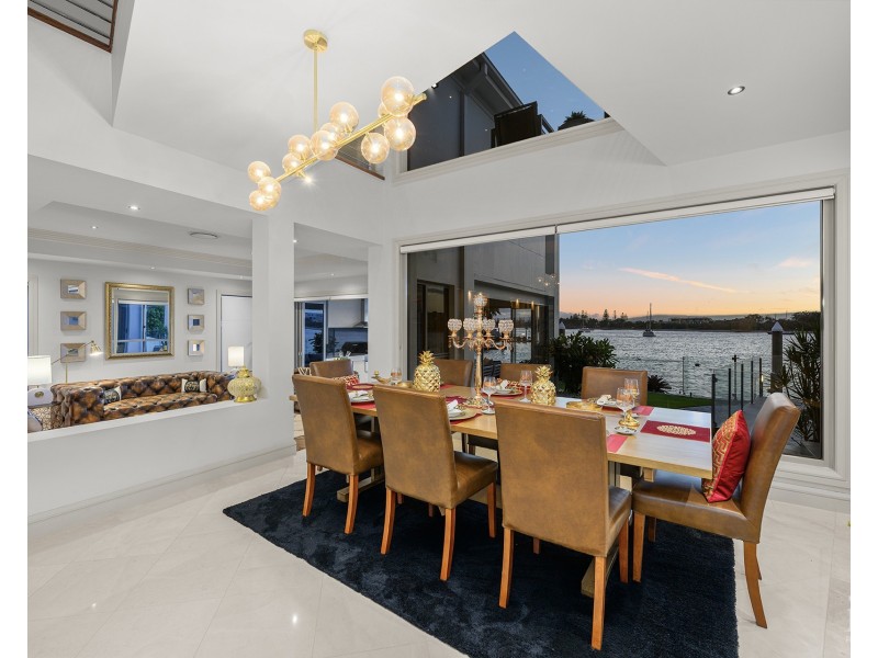 18 King James Court, Sovereign Islands QLD 4216