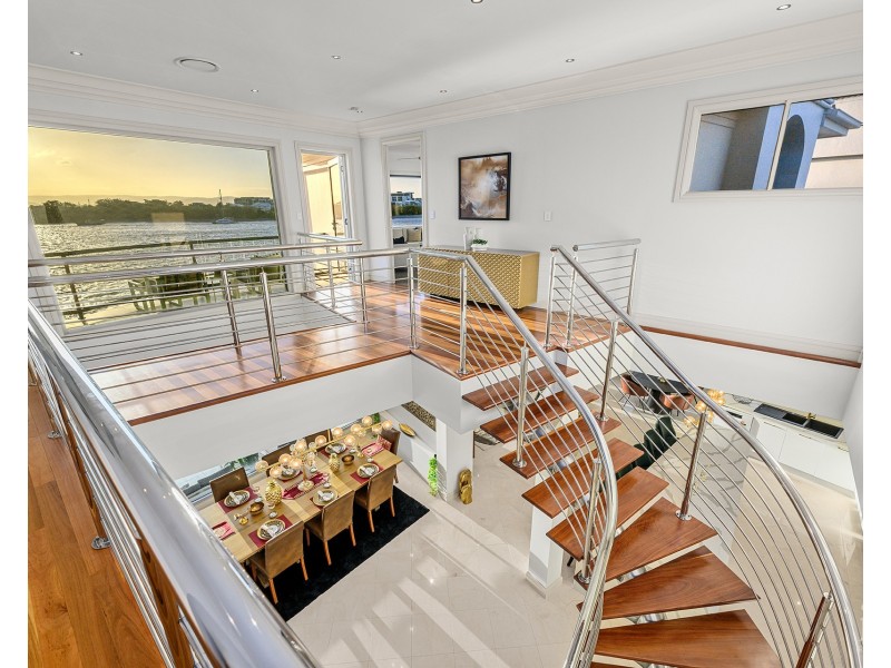 18 King James Court, Sovereign Islands QLD 4216