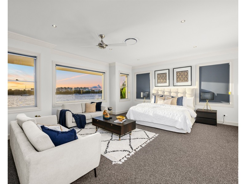 18 King James Court, Sovereign Islands QLD 4216