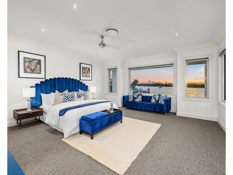 18 King James Court, Sovereign Islands QLD 4216