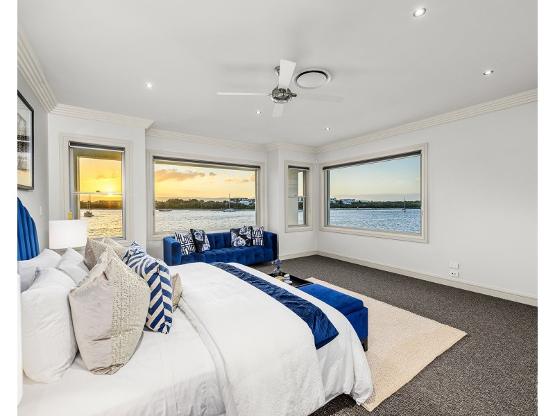 18 King James Court, Sovereign Islands QLD 4216