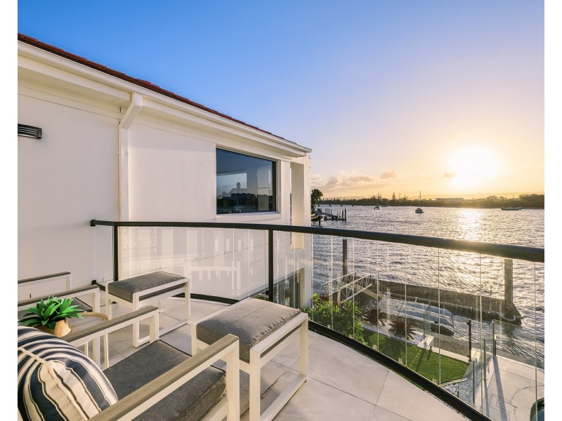 18 King James Court, Sovereign Islands QLD 4216