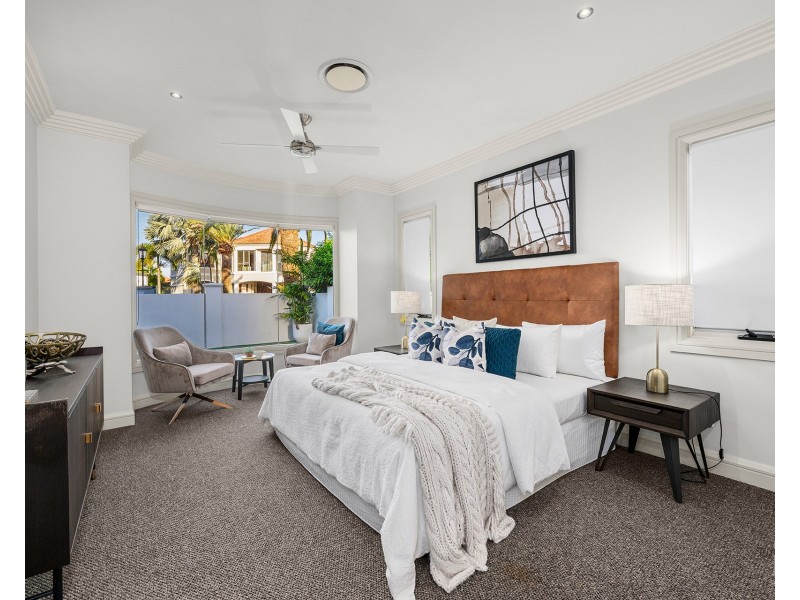 18 King James Court, Sovereign Islands QLD 4216