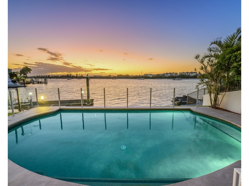 18 King James Court, Sovereign Islands QLD 4216
