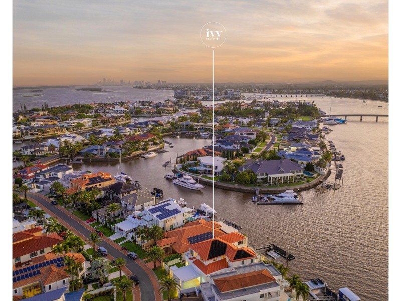 18 King James Court, Sovereign Islands QLD 4216