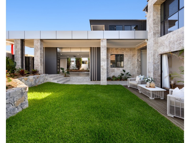 34 The Peninsula, Sovereign Islands QLD 4216