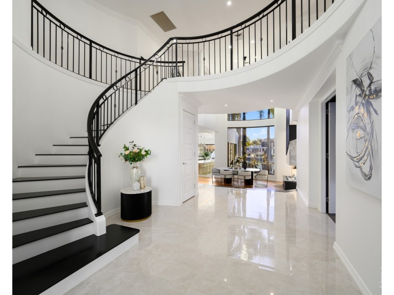 34 The Peninsula, Sovereign Islands QLD 4216