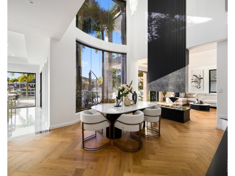 34 The Peninsula, Sovereign Islands QLD 4216