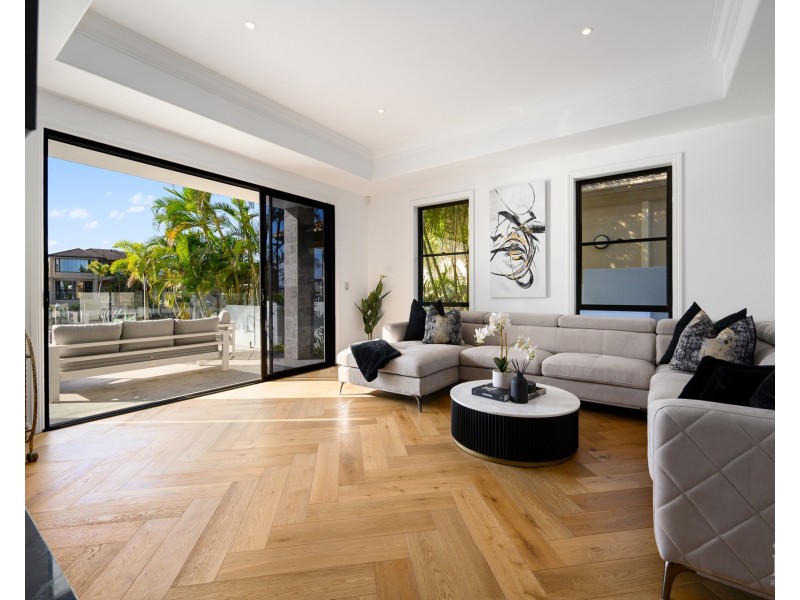 34 The Peninsula, Sovereign Islands QLD 4216