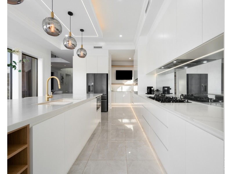 34 The Peninsula, Sovereign Islands QLD 4216