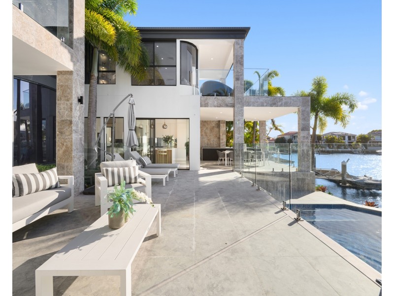 34 The Peninsula, Sovereign Islands QLD 4216