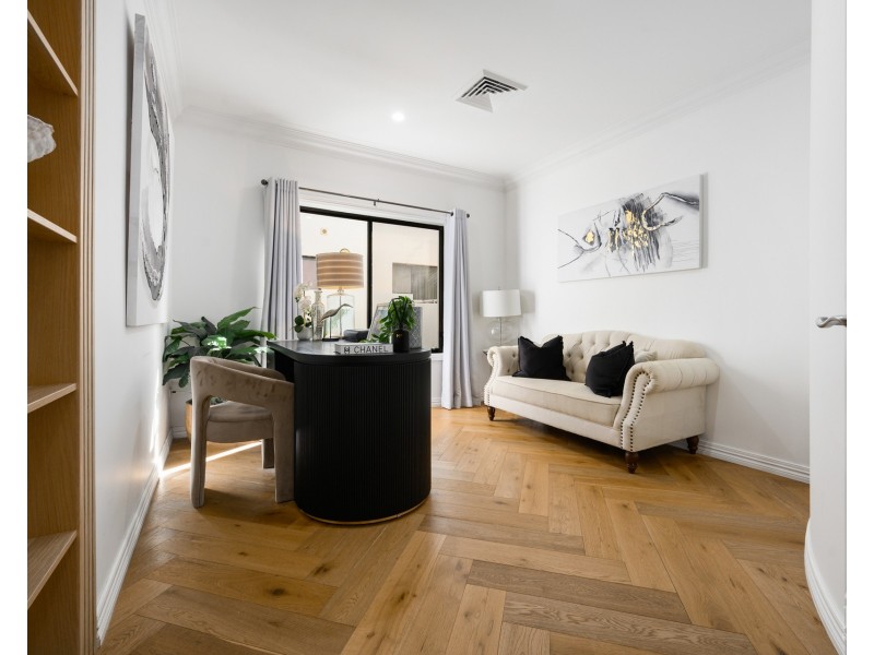 34 The Peninsula, Sovereign Islands QLD 4216