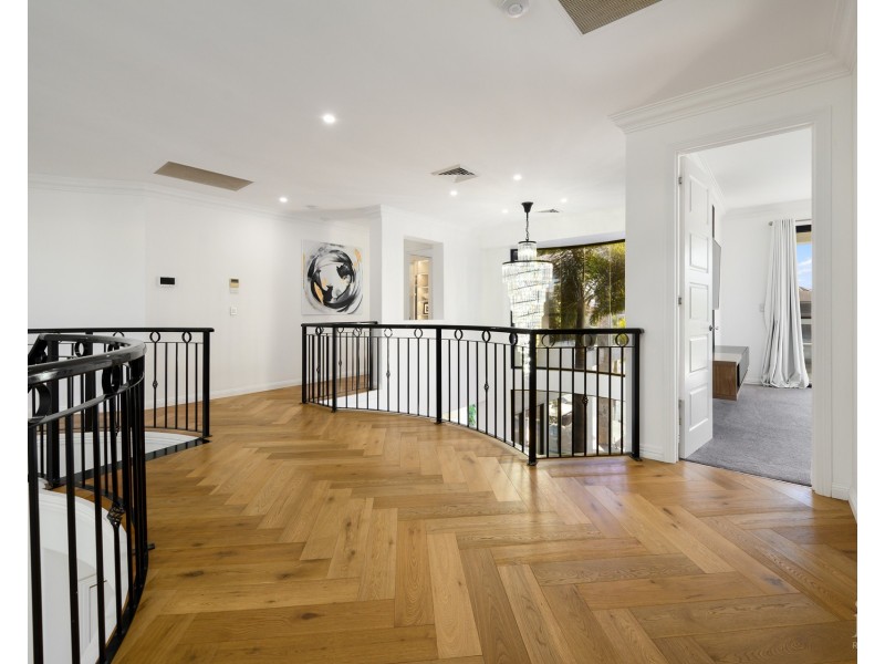 34 The Peninsula, Sovereign Islands QLD 4216