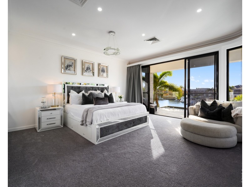 34 The Peninsula, Sovereign Islands QLD 4216