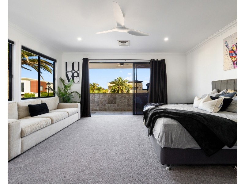 34 The Peninsula, Sovereign Islands QLD 4216