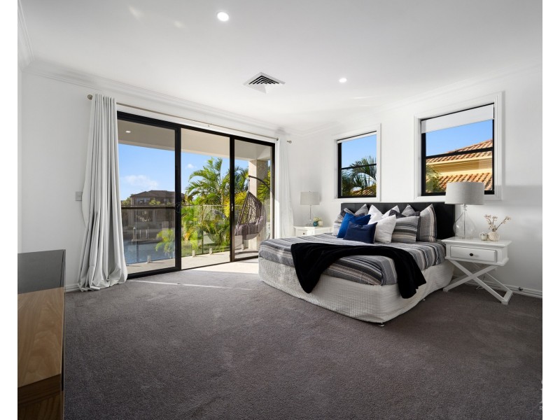 34 The Peninsula, Sovereign Islands QLD 4216