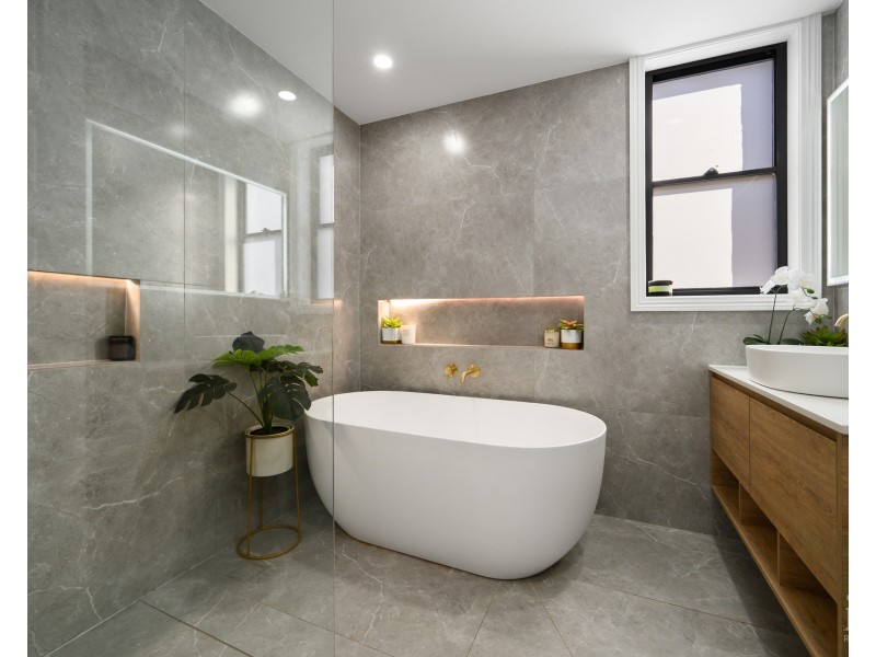 34 The Peninsula, Sovereign Islands QLD 4216