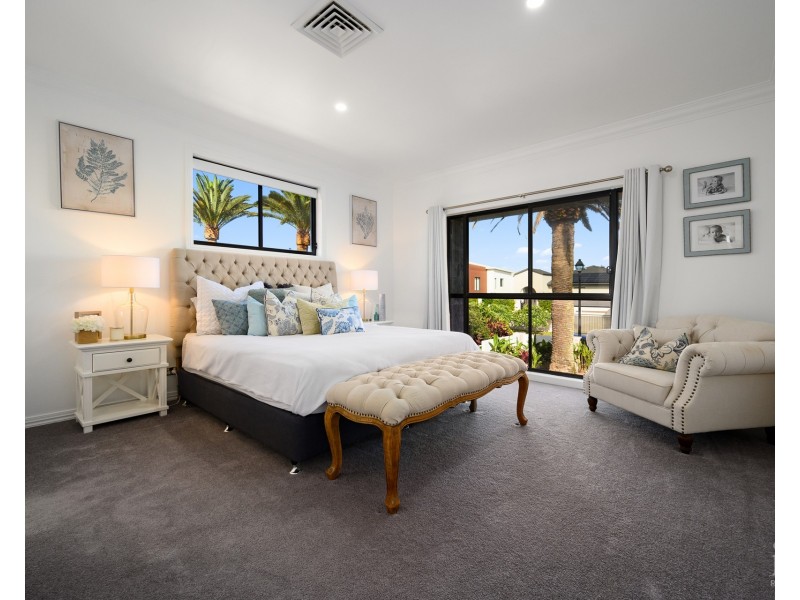 34 The Peninsula, Sovereign Islands QLD 4216