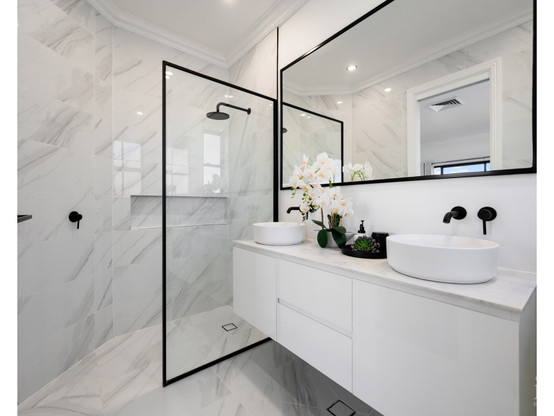 34 The Peninsula, Sovereign Islands QLD 4216