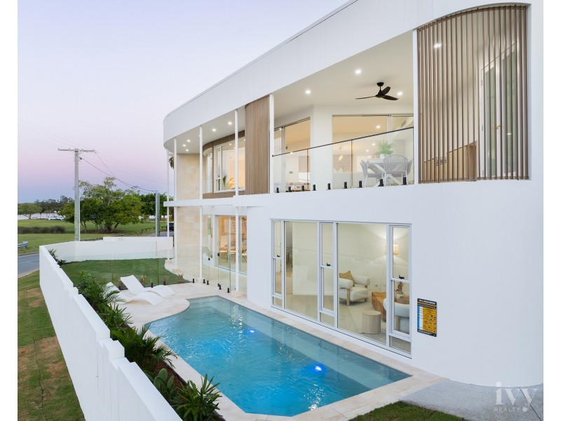 10 Crescent Avenue, Hope Island QLD 4212