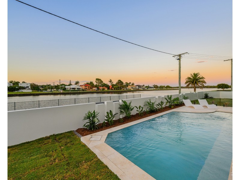 10 Crescent Avenue, Hope Island QLD 4212