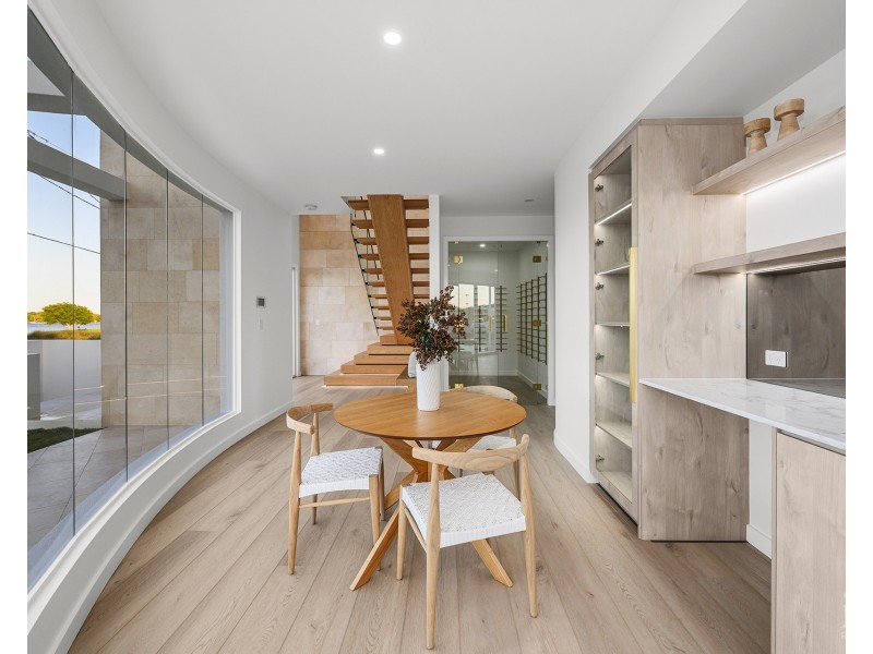 10 Crescent Avenue, Hope Island QLD 4212