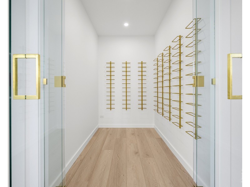 10 Crescent Avenue, Hope Island QLD 4212