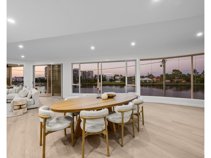 10 Crescent Avenue, Hope Island QLD 4212