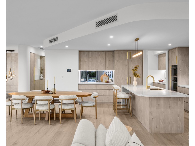 10 Crescent Avenue, Hope Island QLD 4212