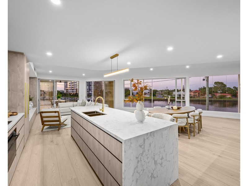 10 Crescent Avenue, Hope Island QLD 4212