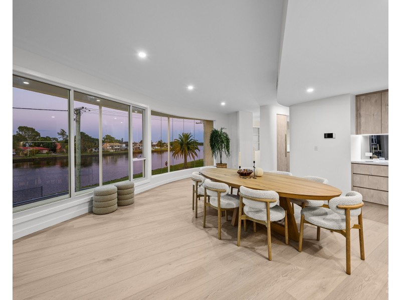 10 Crescent Avenue, Hope Island QLD 4212