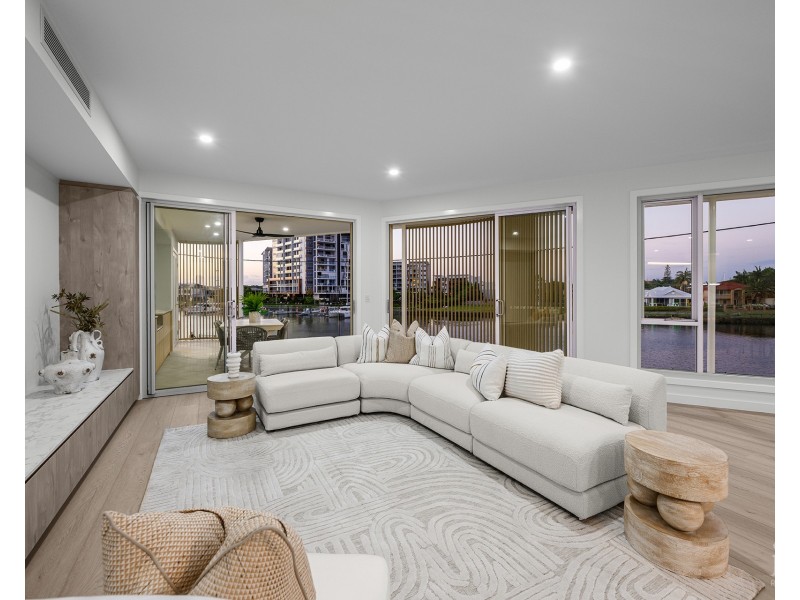 10 Crescent Avenue, Hope Island QLD 4212