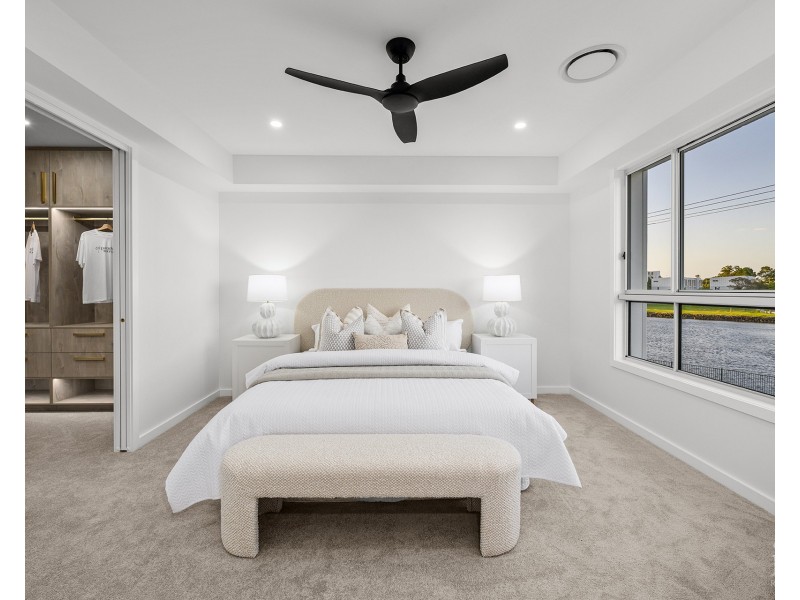 10 Crescent Avenue, Hope Island QLD 4212